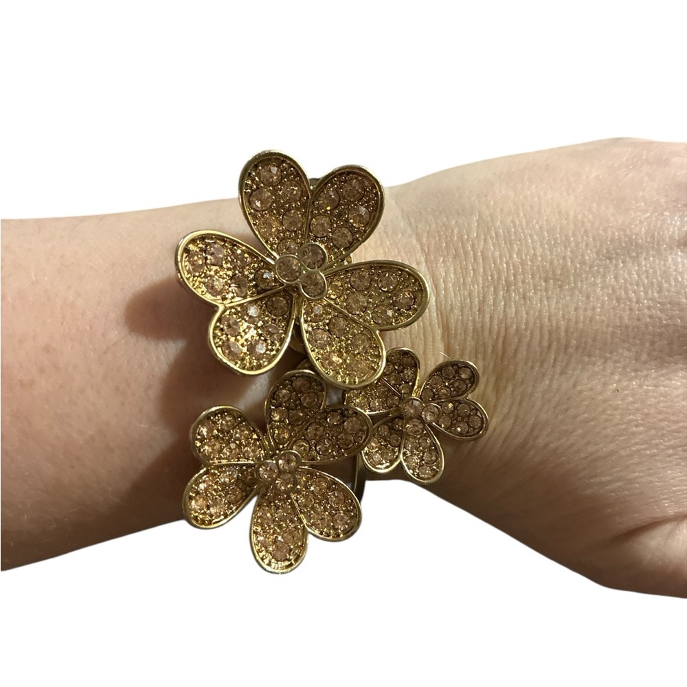 ✨ 3/$15 ✨ NWT Forever 21 Rhinestone Floral Hinge Bracelet - Picture 1 of 2